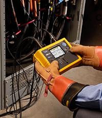 Fluke 1735电能记录仪是从事能量研究和基本电能质量记录的电工或技术员的理想工具。利用随仪器提供的柔性电流探头和彩色显示屏，在数秒钟之内即可配置好1735。1735可记录绝大多数电能参数、谐波，以及捕获电压事件。